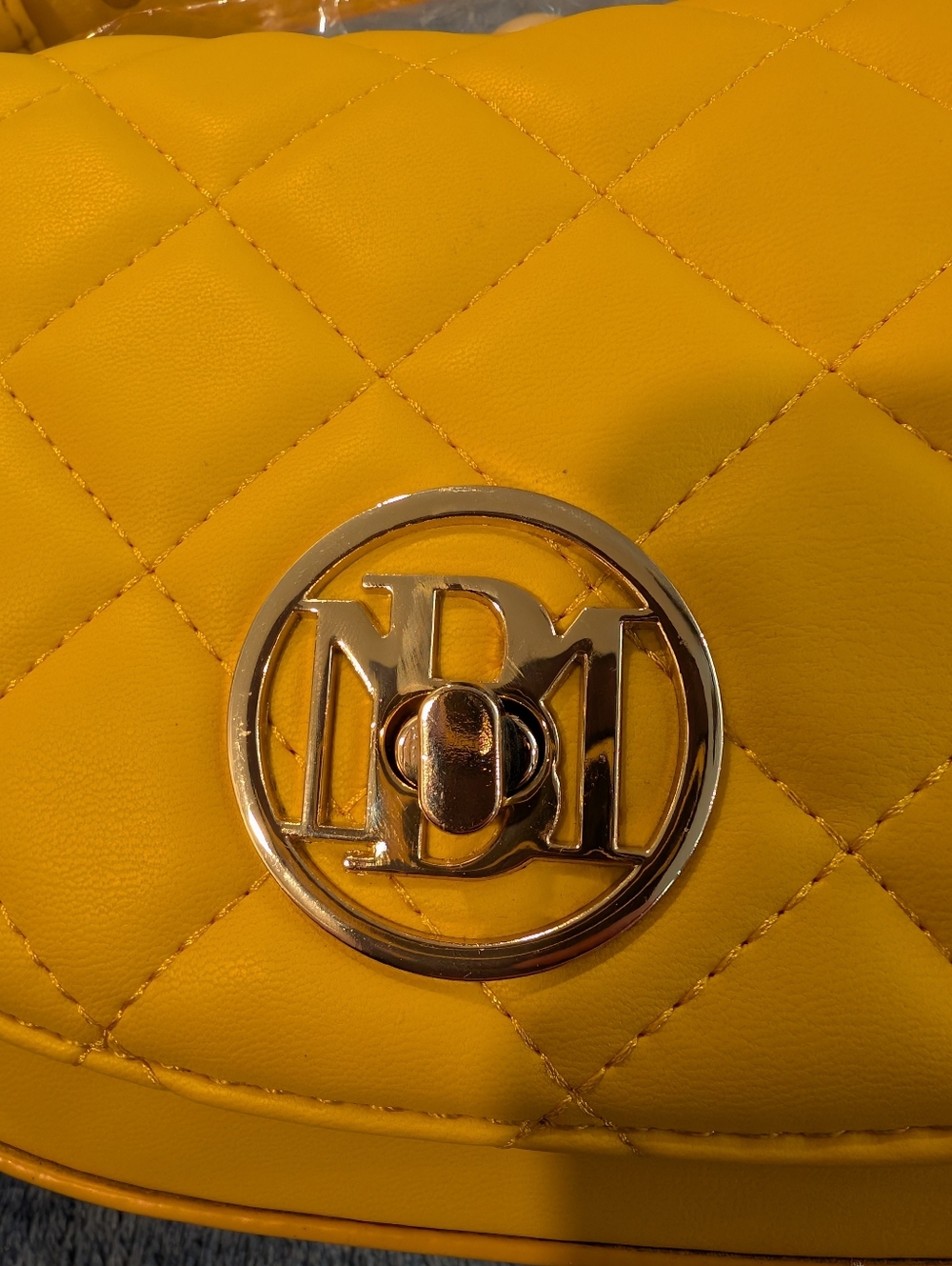 NWT Badgley Mischka Quilted Pearl-Accent Crossbody Bag With Scarf - Picture 6 of 12